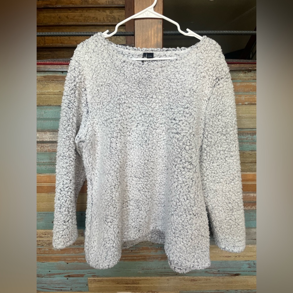 women’s cozy sweatshirt, size large, perfect condition